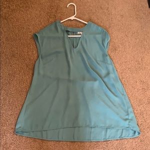 Key hole top with pleated back